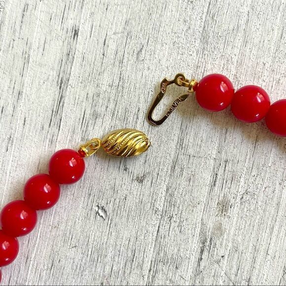 Red and gold tone beaded German silver vintage necklace - Picture 3 of 9